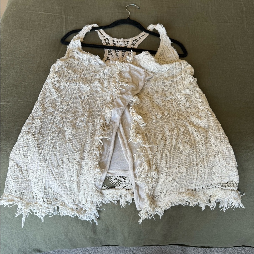 Western women’s Shaw with lace detail